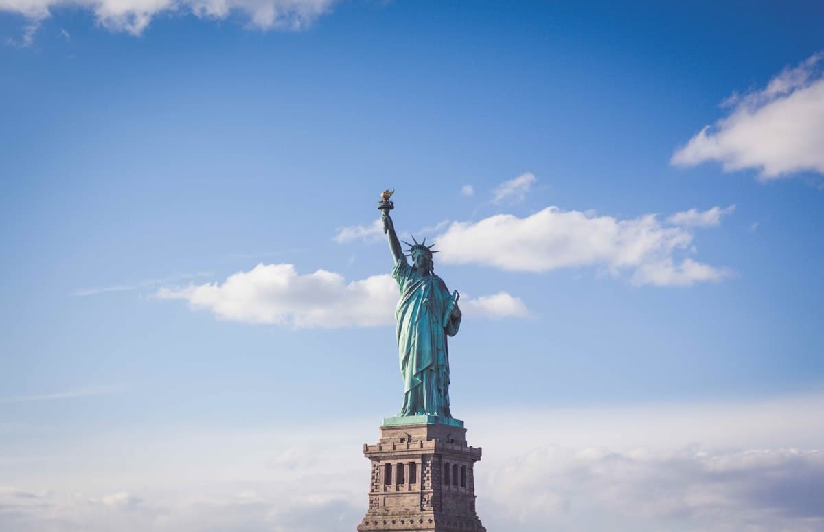 Navigating US EB-1 & EB-2 NIW: Direct Green Card Pathways for Specialists